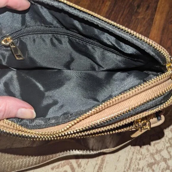 NWT Crossbody travel purse removable strap, natural color, tan - Picture 5 of 10